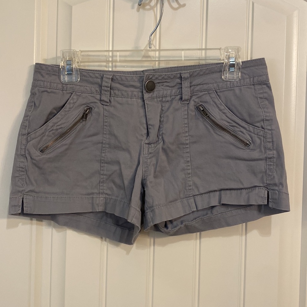 BKE Women's Gray Cargo-Style Cotton Shorts